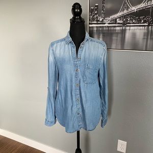 ⭐️American Eagle lightweight denim Top⭐️